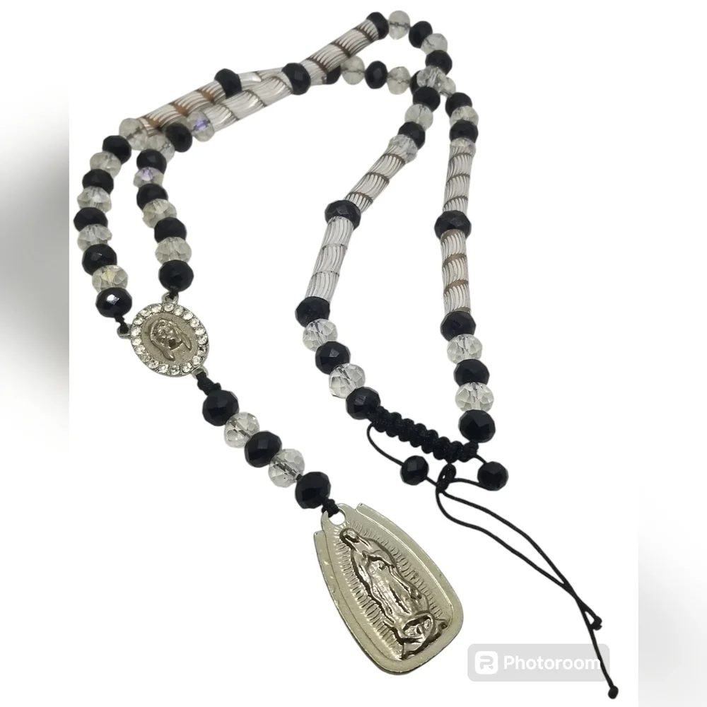 VINTAGE  BLACK & CRYSTAL GLASS BEAD & SILVERTONE SAINT PENDANTS ROSARY NECKLACE